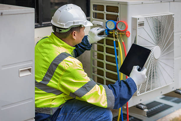 Professional Heat Pump Repair technician working in Mukilteo, WA